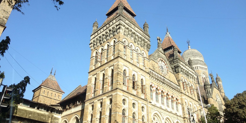 A cultural hotspot with art, boutiques, and chic shopping.