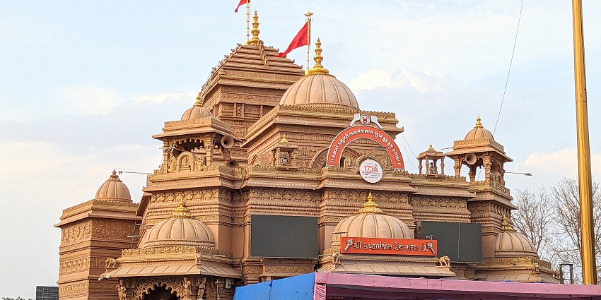 Ancient Kalyan temple with rare black Hanuman idol - places to visit in Kalyan