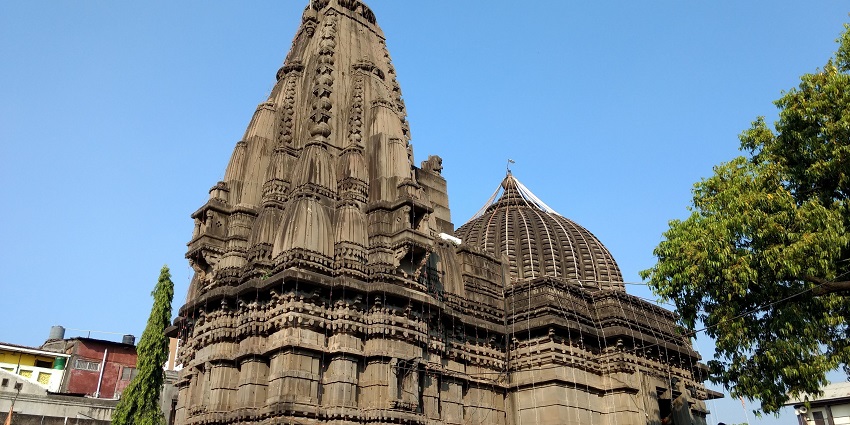 A corner view of Kalaram Temple in Nashik showcasing its intricate architecture.