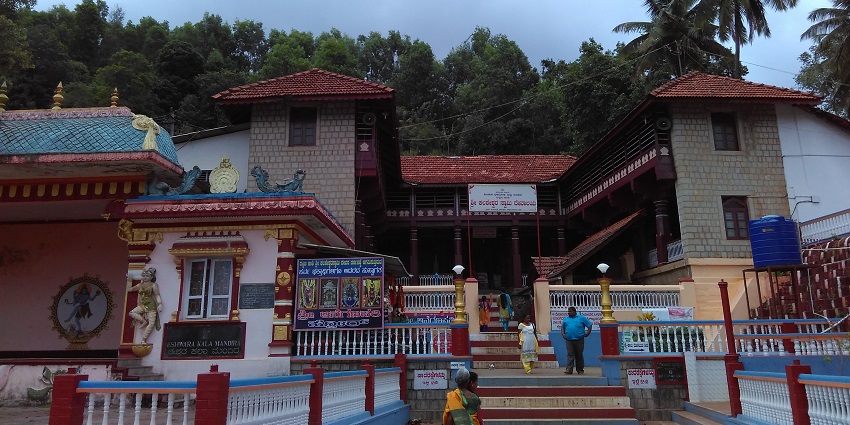 One of the places to visit in Kudremukh is Kalasa, home to the Kalaseshwara Temple.