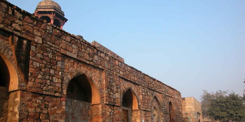 Scenic Kaldurg Fort, perched on a hill with panoramic views, one of the places to visit in Palghar.
