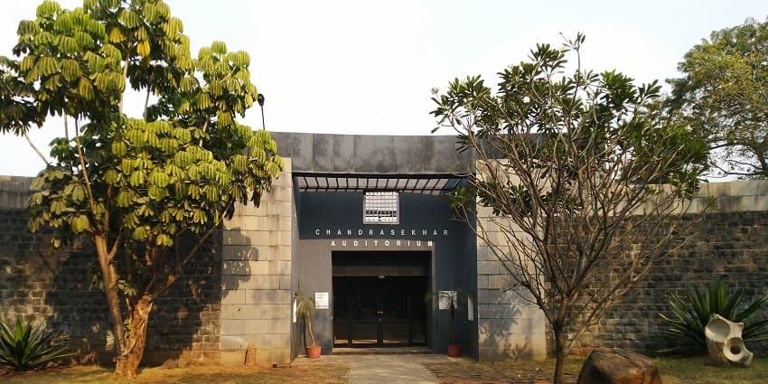 On the Mulund tourist places list is Kalidas Auditorium, the cultural hub for performances and artistic events.