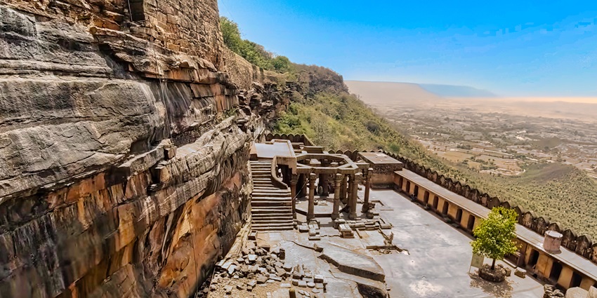 Ruins of the historical Kalinjar fort, which is one of the best places to visit in Panna