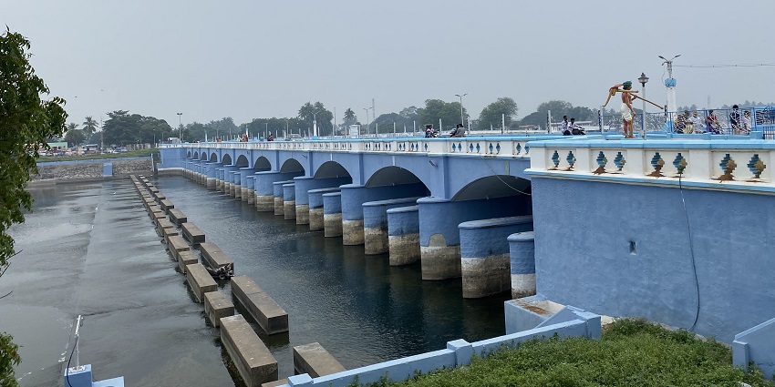 Enjoy a relaxing day at Kallanai Dam, an ancient engineering marvel by the river for all.