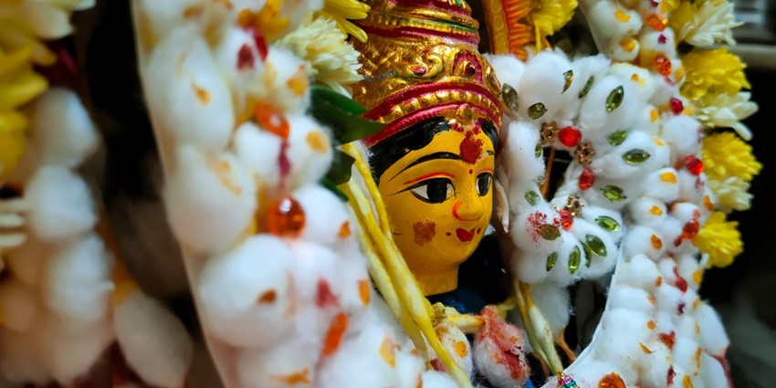 Mahalakshmi idol at Kalluru Mahalaxmi Devi Temple, a place to visit near Raichur.