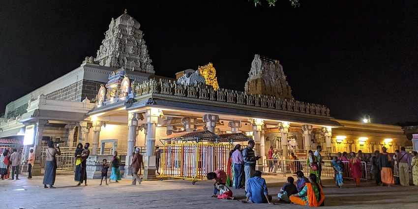 An image of Kamakshi Amman temple, one of the famous places to visit in Kanchipuram.