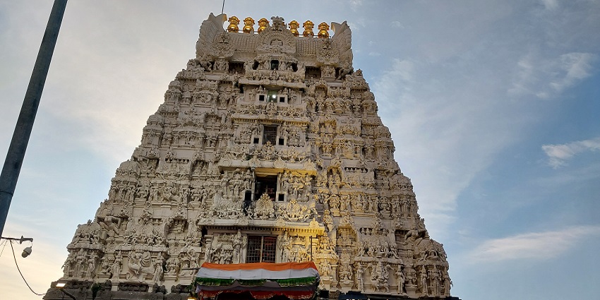 Divine abode of Goddess Kamakshi near Kailasanathar Temple.