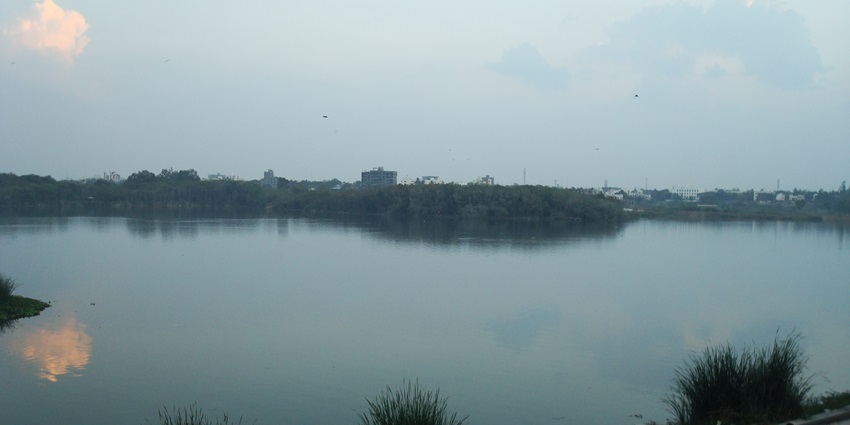 An image of the Kambar Talav, also known as Sambhaji Talav in Solapur city of Maharashtra.