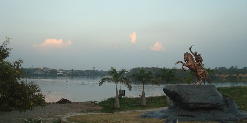 Kambar Talav in Solapur, surrounded by lush greenery and walking paths