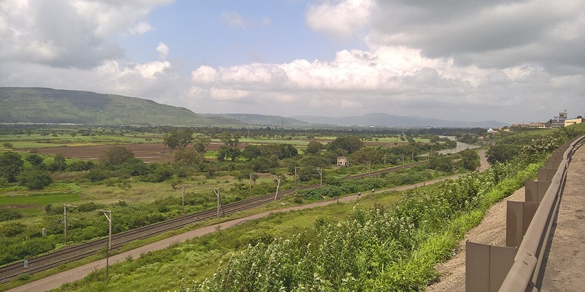 A picture of the lush greenlands of Kamshet, which is one of the best places to visit near Navi Mumbai