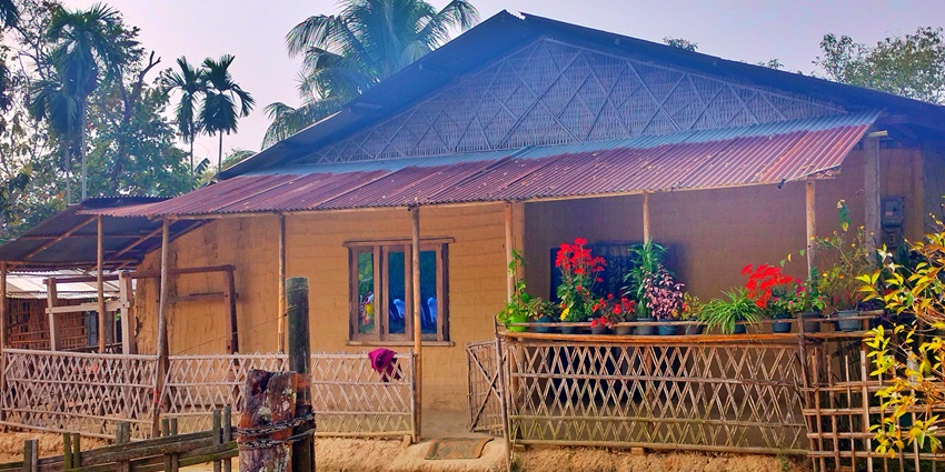 Heritage village famed for palatial mansions, Athangudi tiles, and rich Chettinad cuisine and craftsmanship, situated near Pillayarpatti temple.