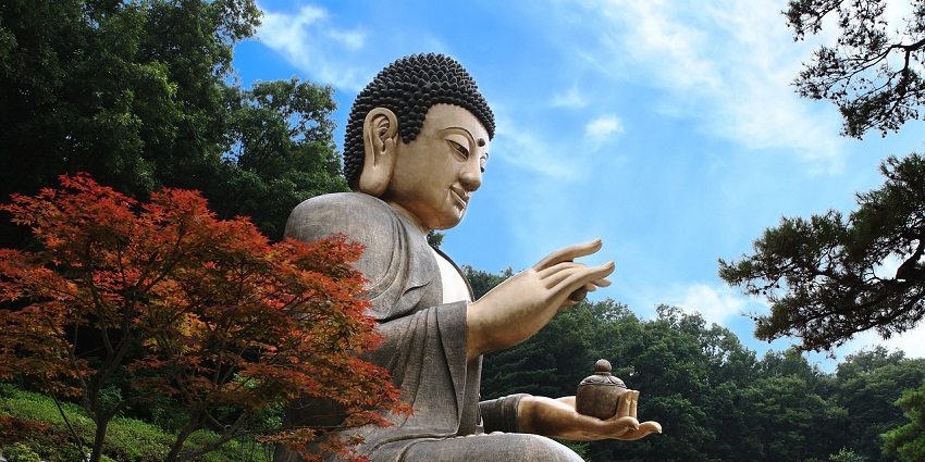 Buddha statue at a temple, exemplifying the best temple in Tamil Nadu.