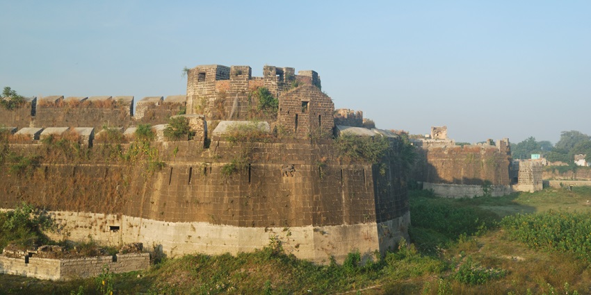 A view of Kandhar Fort in Nanded, highlighting its impressive structure and rich cultural heritage