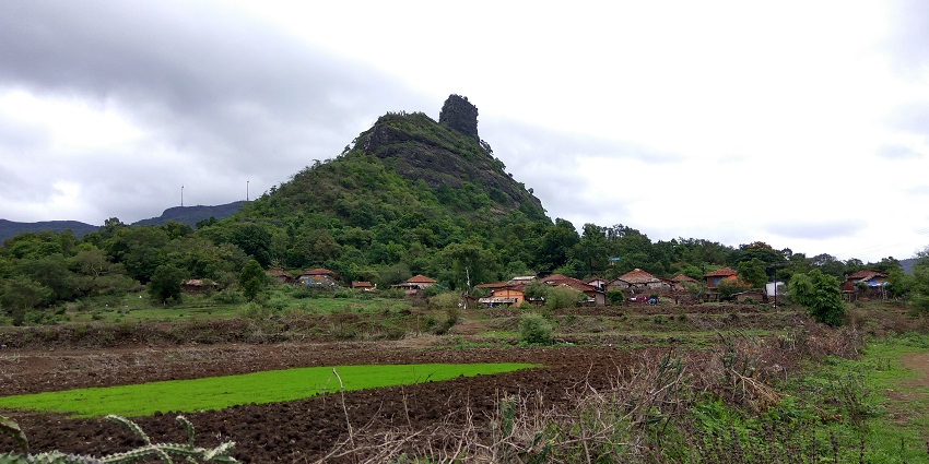 Kandivali Fort, a hidden gem in Mumbai, features historic ruins and a peaceful escape.