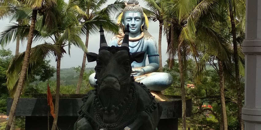 Image of Lord Shiva a Hindu God statue at the entrance of Siddhagiri Gramjivan Museum, Kaneri Math