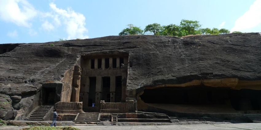 A picture of Kanheri caves, one of the cultural places to visit near Mumbai within 50 km