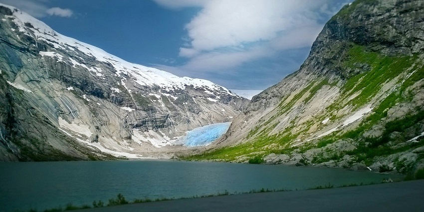 An astonishing glimpse of the majestic mountains and glistening blue waters of Kanji La.