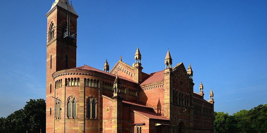 Visit Kanpur Memorial Church, a place to visit near Jungle Water Park, Kanpur.