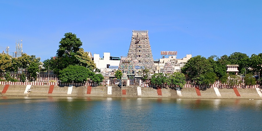 Kapaleeshwarar Temple, a historical temple in Chennai, has a temple tank.
