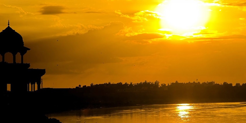 A picture of a temple on the banks of river Yamuna taken during sunset