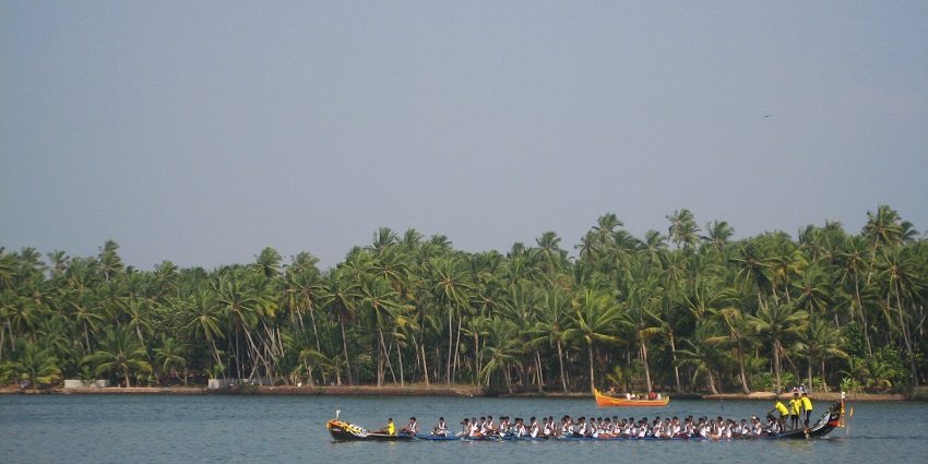 Kappil Lake is a famous spot for picnicking, relaxing and enjoying photography of nature.