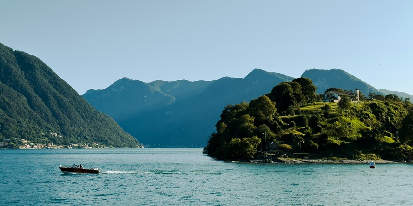 A serene view of the Karanji Lake, one of the famous places to visit near Bandipur.