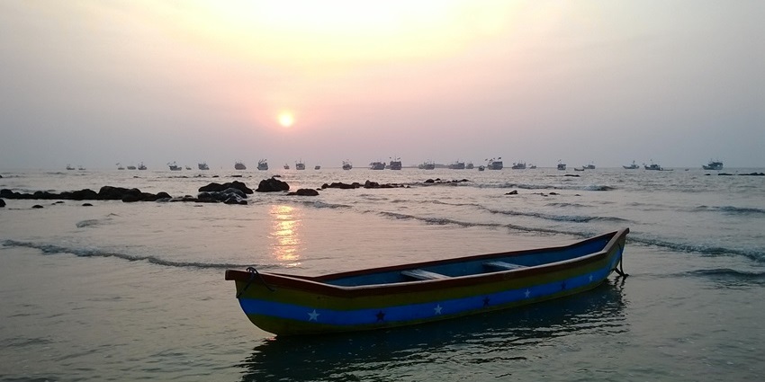 Sunset on the Karave Beach, one of the hidden gems in Navi Mumbai for exploring.