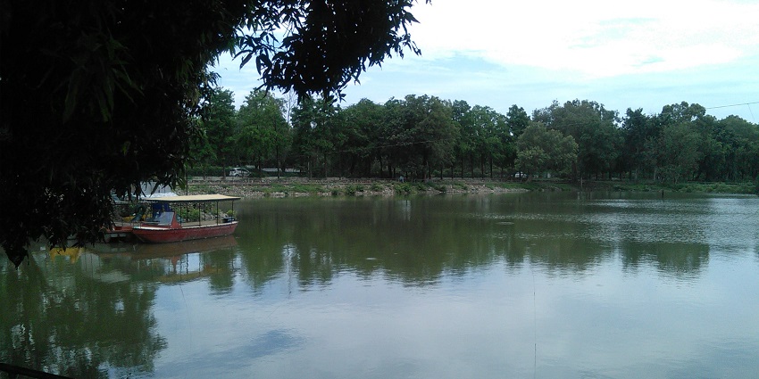 A glimpse of the tranquil Karnal Lake, one of the serene places to visit in Rohtak.