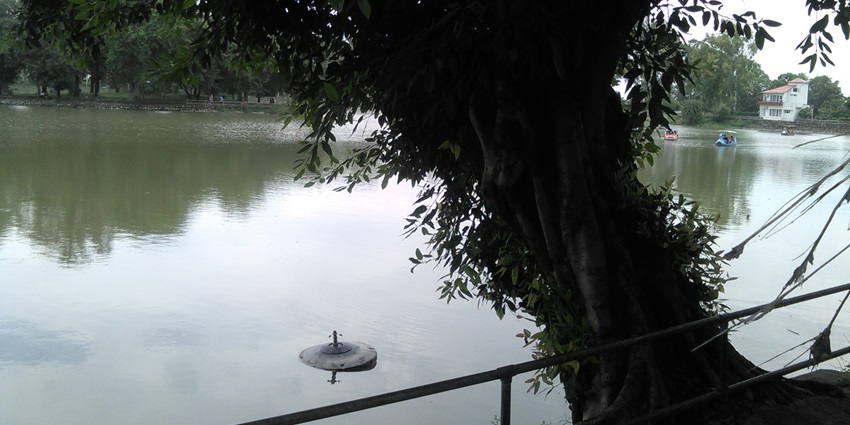 Karnal lake, with people boating over, it is one of the places to visit near patiala