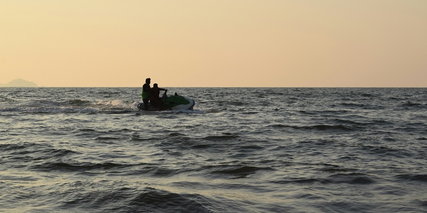 Glazing sunlight illuminates the tranquil Rabindranath Tagore Beach in Karwar in the day.