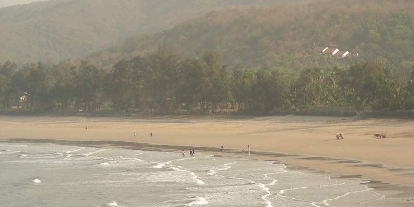 Kashid Beach, a beautiful beach in Alibaug, showcasing pristine sands and turquoise waters