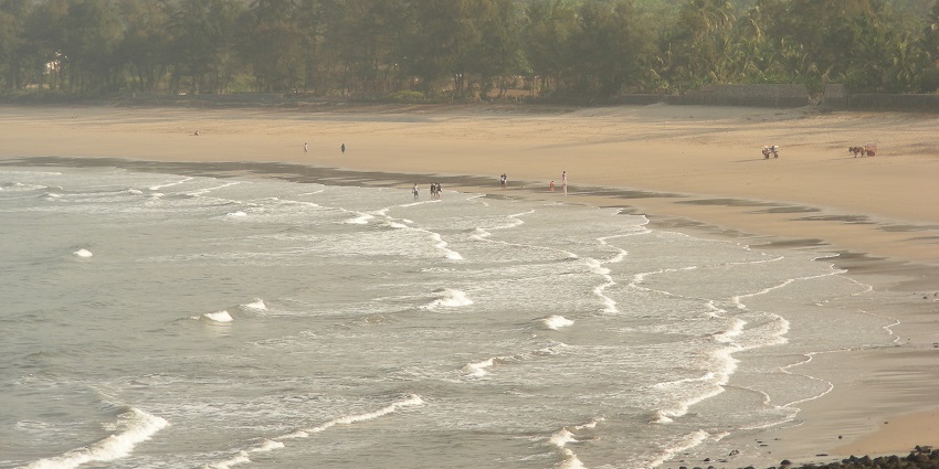 Kashid Beach, a destination among the popular beaches in KonKan, ideal for sunbathing.