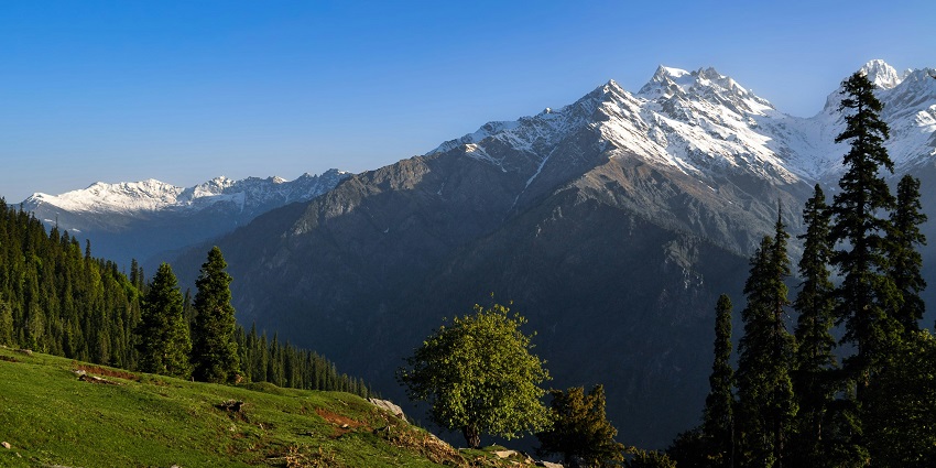 Kasol is a serene and peaceful hill station near Chandigarh filled with valleys and rivers