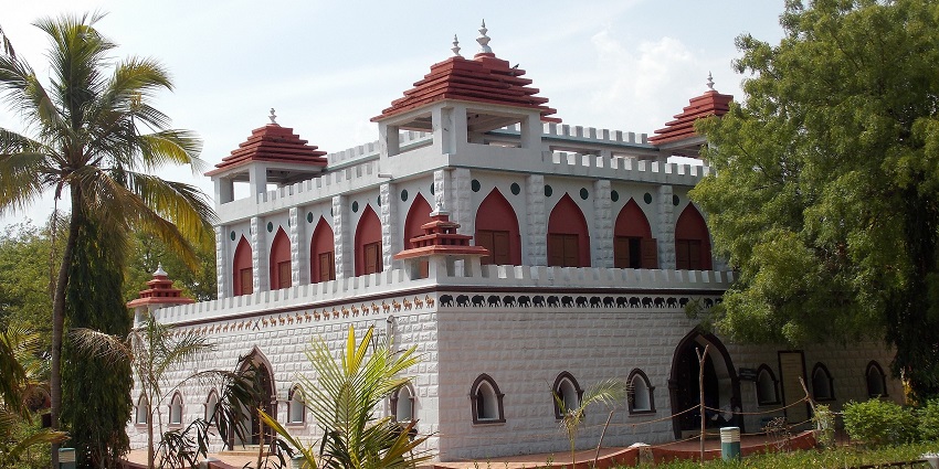 Remembering the service & sacrifice of the famous hero at Kattabomman Memorial Fort.