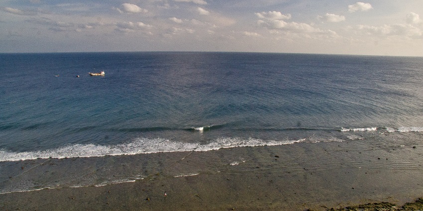A picture of the Kavaratti Beach taken from the lighthouse, highlighting its pristine waters