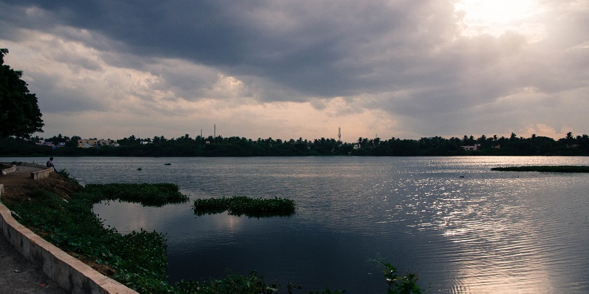 Picturesque lake ideal for picnics and birdwatching near Vellore