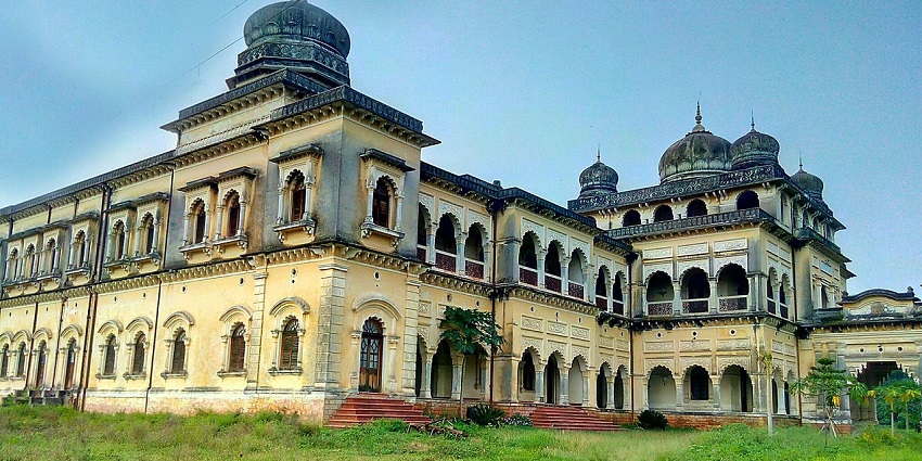 Kawardha Palace is a remarkable landmark and a must-visit place for every tourist.