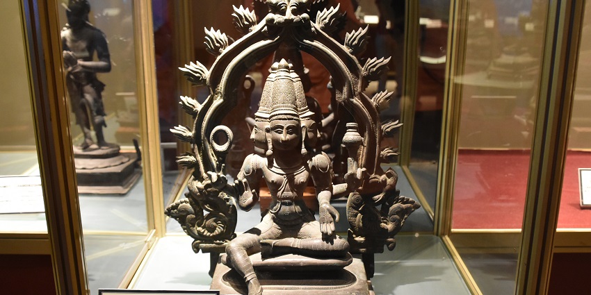 Archaeological museum featuring ancient artefacts from the Keeladi site.