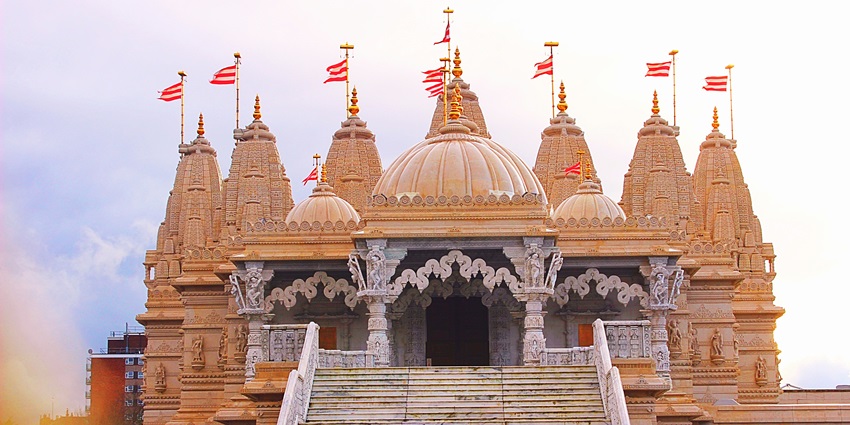 A front view of the famous Keezhaperumpallam Kethu Temple in Mayiladuthurai district.
