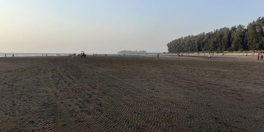Scenic view of Kelwa Beach, a popular coastal destination among beaches near Thane