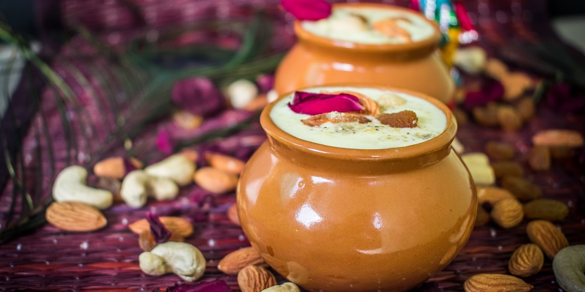 Kesar Da Dhaba’s Phirni is one of the most tempting and famous street food in Amritsar.