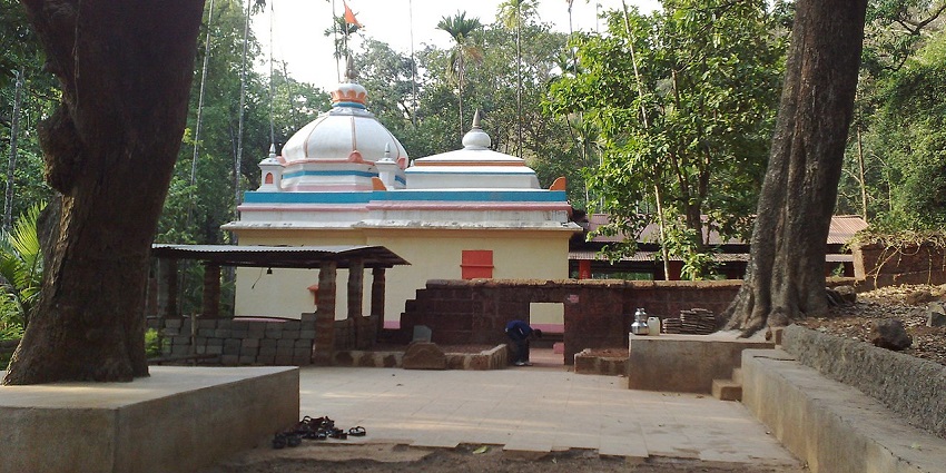 Scenic view of ancient Keshavraj Temple make it one of the famous places near Nangartas Waterfall
