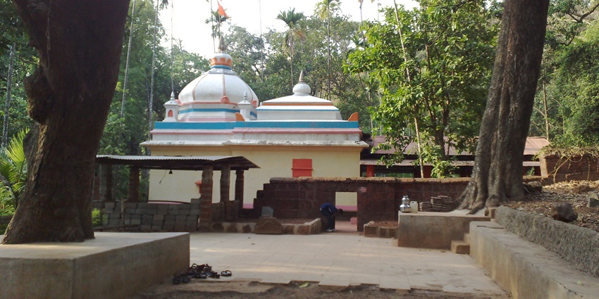 Ancient temple dedicated to Lord Keshav is a top place to visit in Dapoli, surrounded by hills