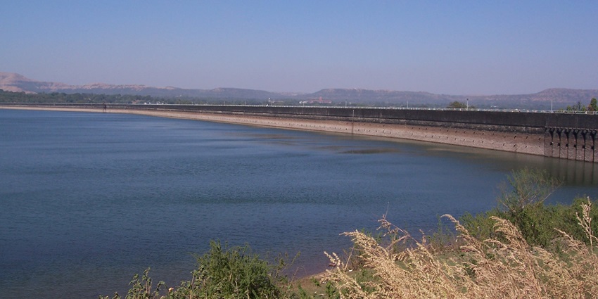 Khadakwasla Dam is a scenic spot among top places to visit in Pune in monsoon time