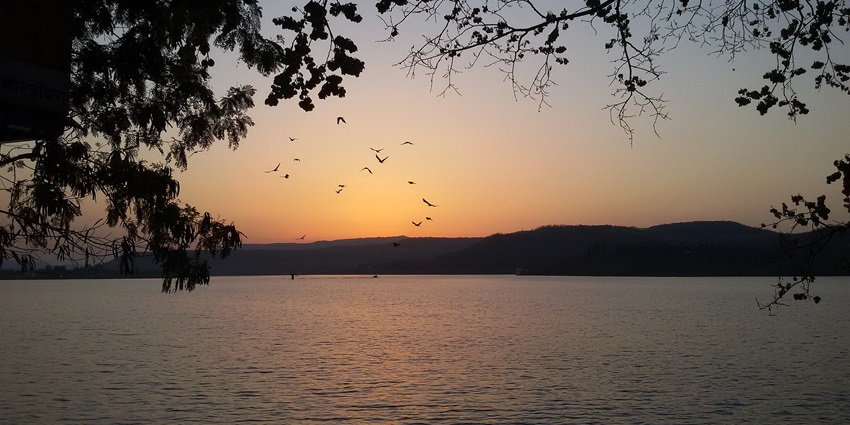Khadakwasla Dam, is among the best places to visit in Winter in Pune with stunning views and activities