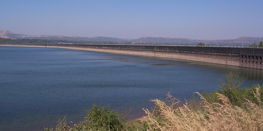 An image of Khadakwasla Dam, one of the best places to visit near Pune within 50 km.