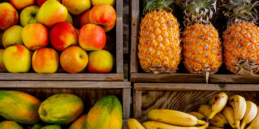 Khadakwasla Market, local shopping place in Kolhapur, offers the best quality fruits.