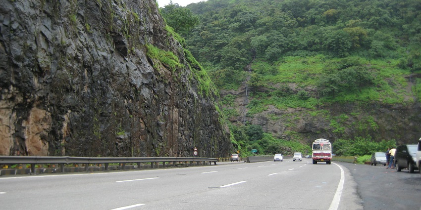 A scenic picture of the Western Ghats of Khandala lookout point from the expressway.