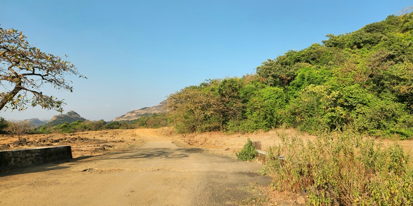 A picture of a road leading to one of the prettiest hill stations, Khandala near Mumbai.