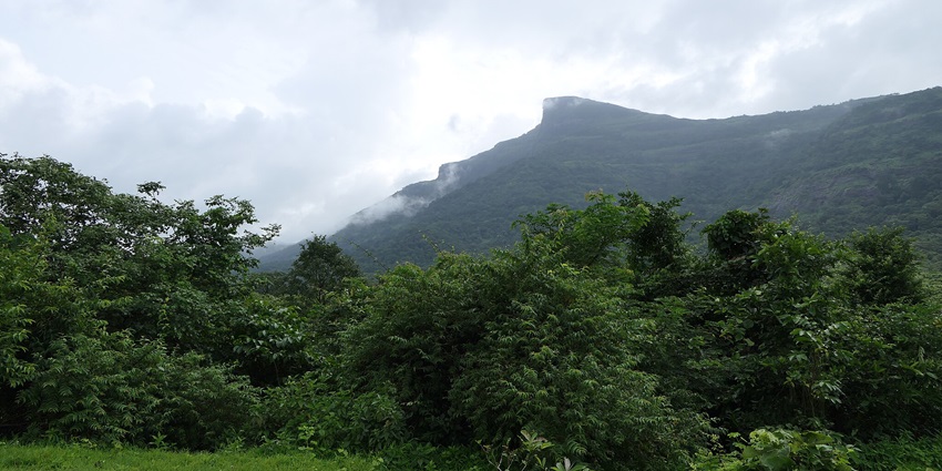 An image of Duke's Nose viewpoint overlooking the valleys of Khandala.